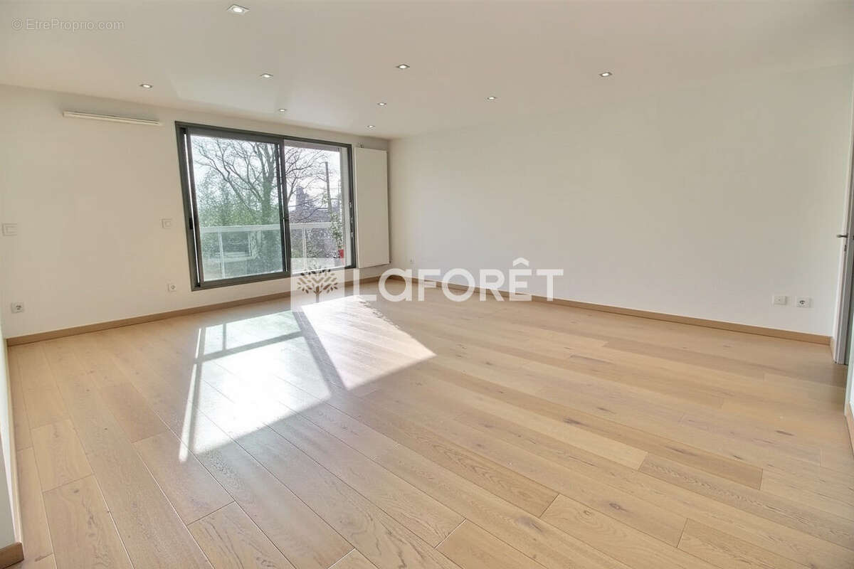 Appartement à SURESNES