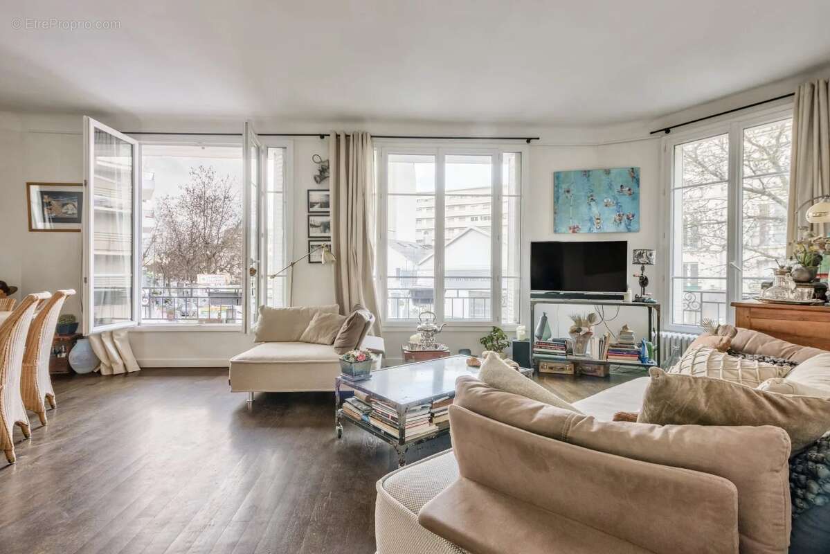 Appartement à COURBEVOIE