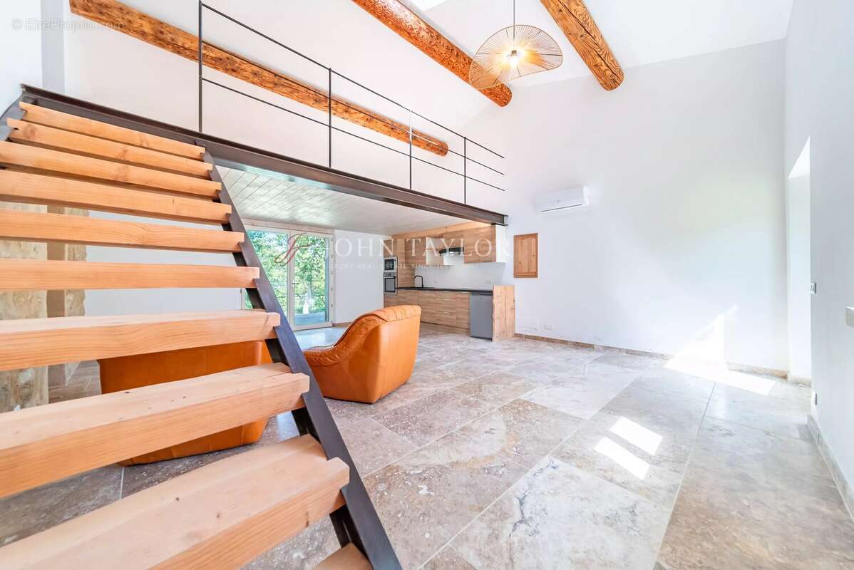 Maison à OPPEDE