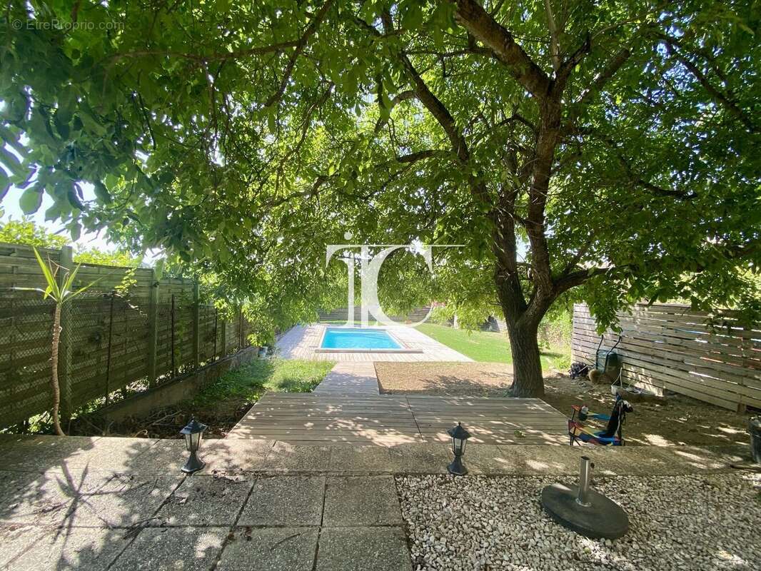 Sud barjac, maison de village de caractere, 178m2, 3 chambres, piscine, jardin 960m2 - photo 4