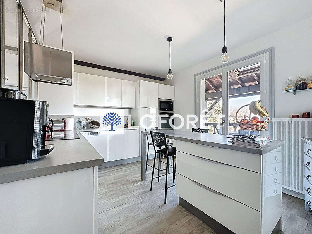 Maison Neyron le Haut, 7 pièces de 192m², terrain de 2423m², piscine, double garage - photo 9