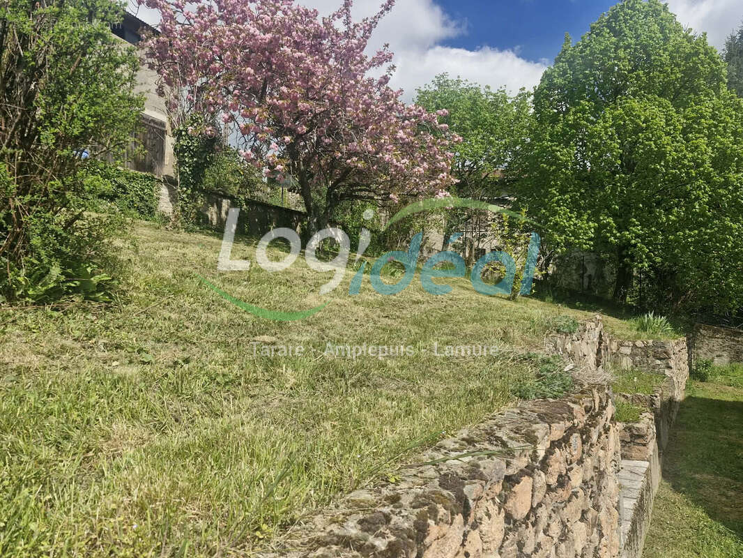 Maison à restaurer entièrement avec vue panoramique, le tout sur  presque 3000m2 de terrain - photo 13