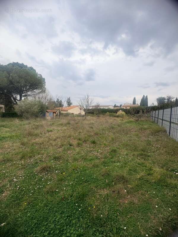 Terrain 1419 m² à Eguilles  - photo 2