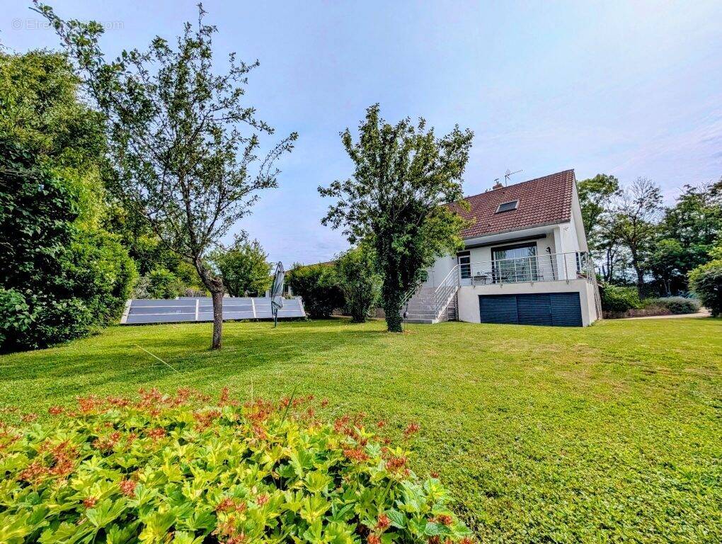 Maison à SAVIGNY-LE-SEC