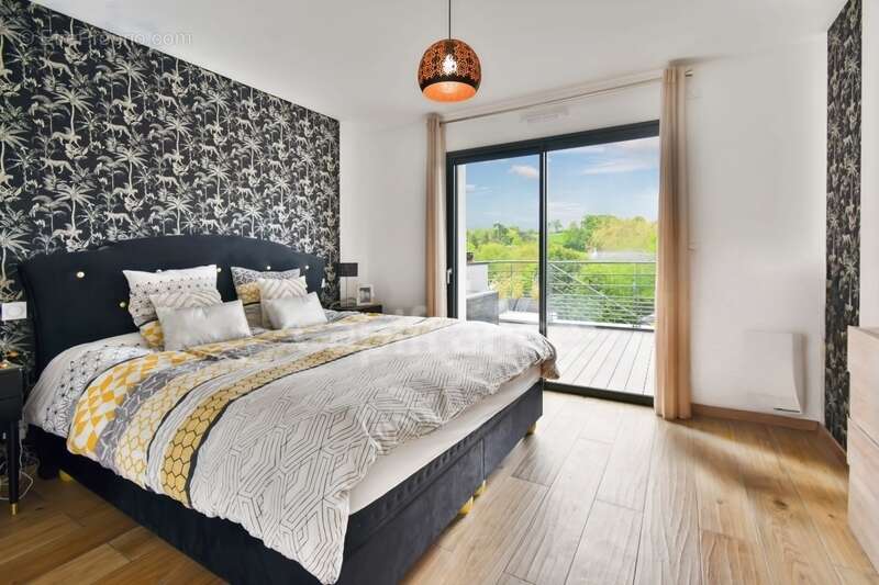 Maison à MONTREUIL-SOUS-PEROUSE