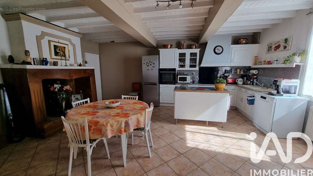 Maison 162 m² à Civrac-Sur-Dordogne  - photo 6