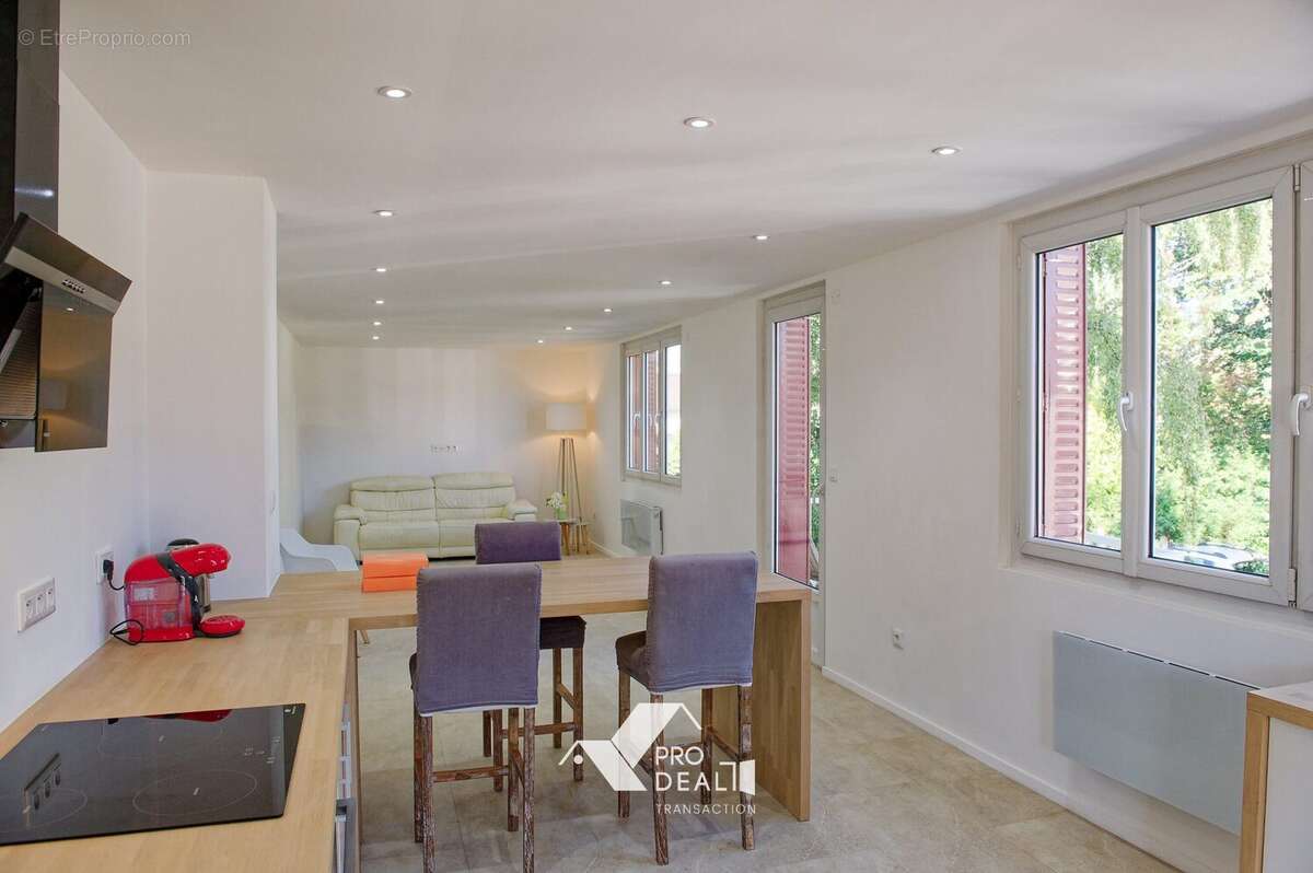 Maison à SAINT-DENIS-LES-BOURG