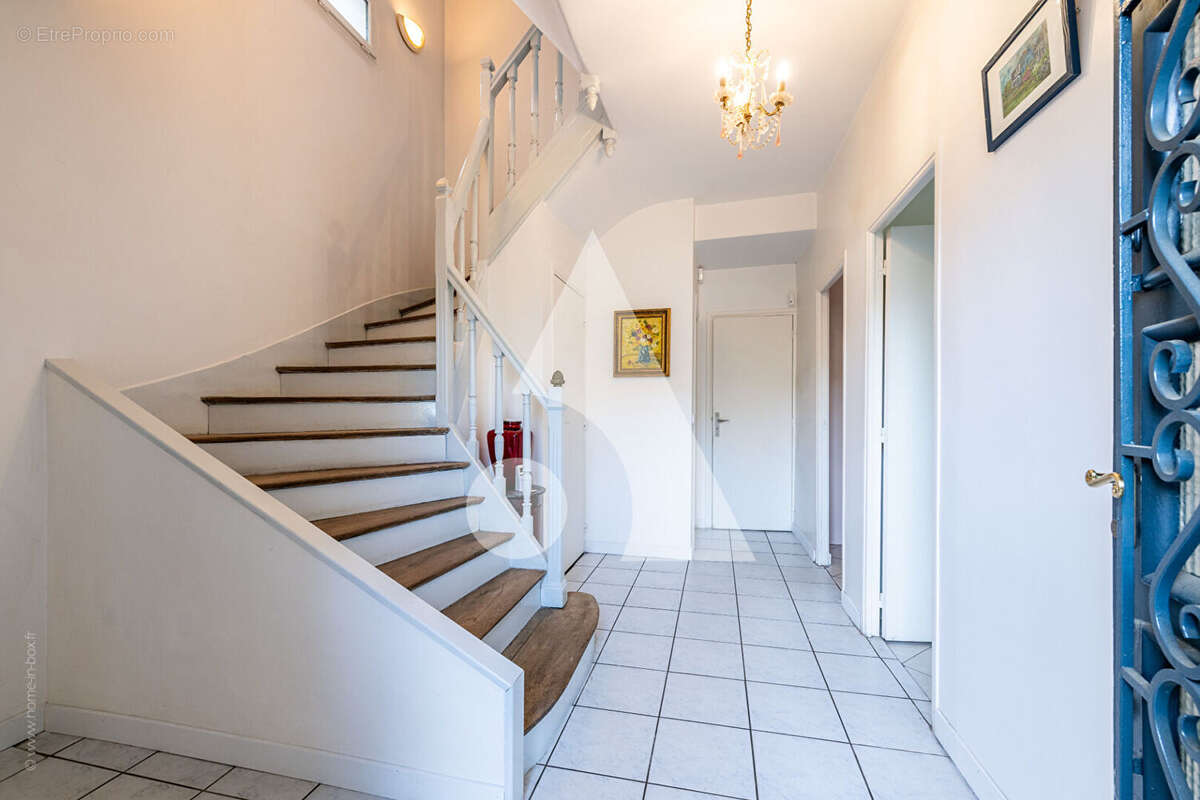 Maison familiale 7 pièces - Champigny-sur-Marne secteur Tremblay - photo 2