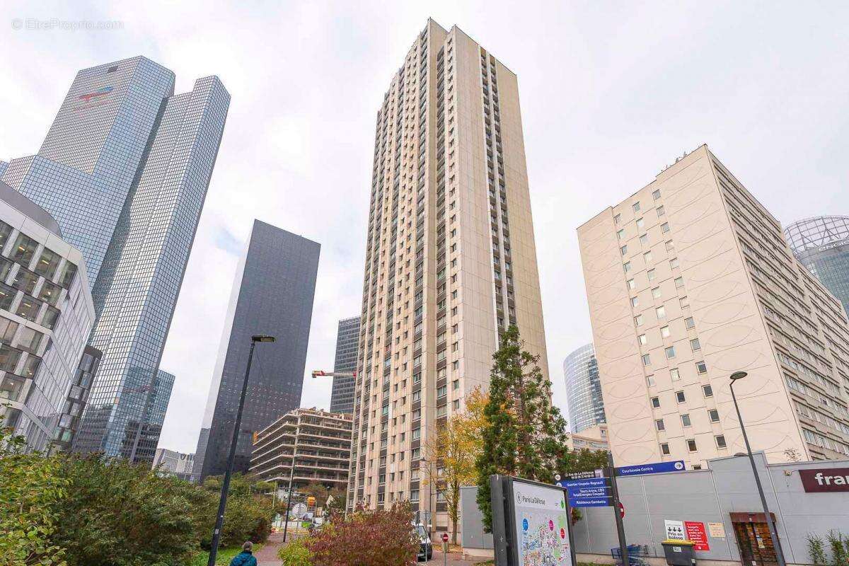 Appartement à COURBEVOIE