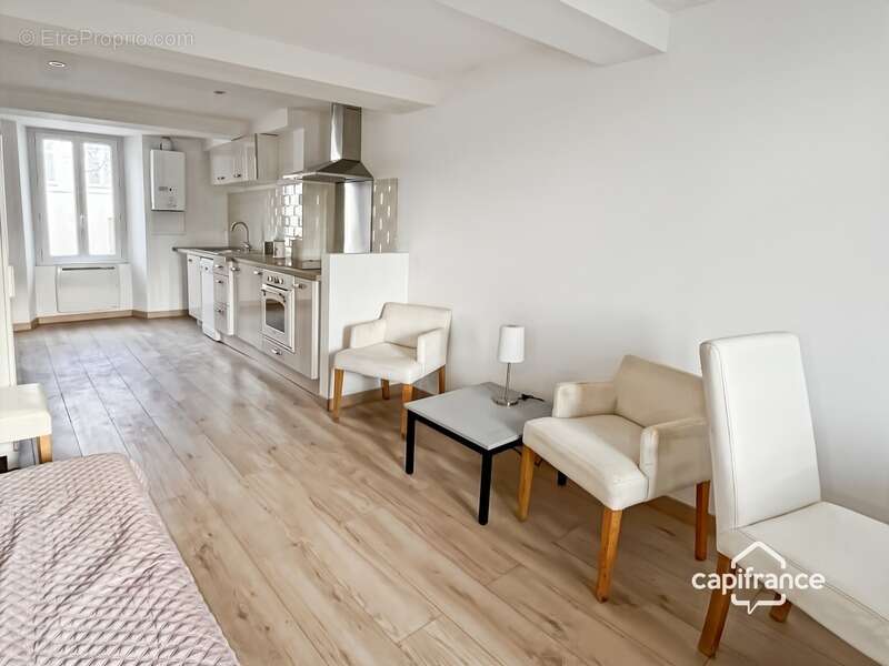 Appartement à BAGNOLS-EN-FORET