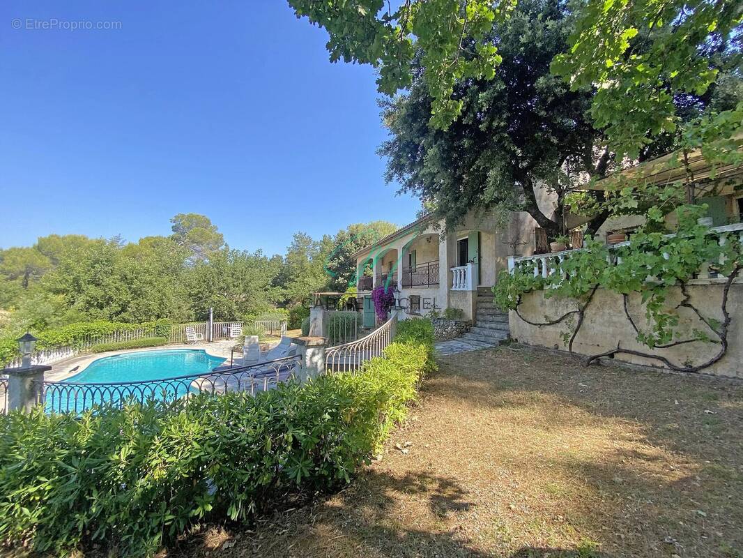 Maison à ROQUEFORT-LES-PINS