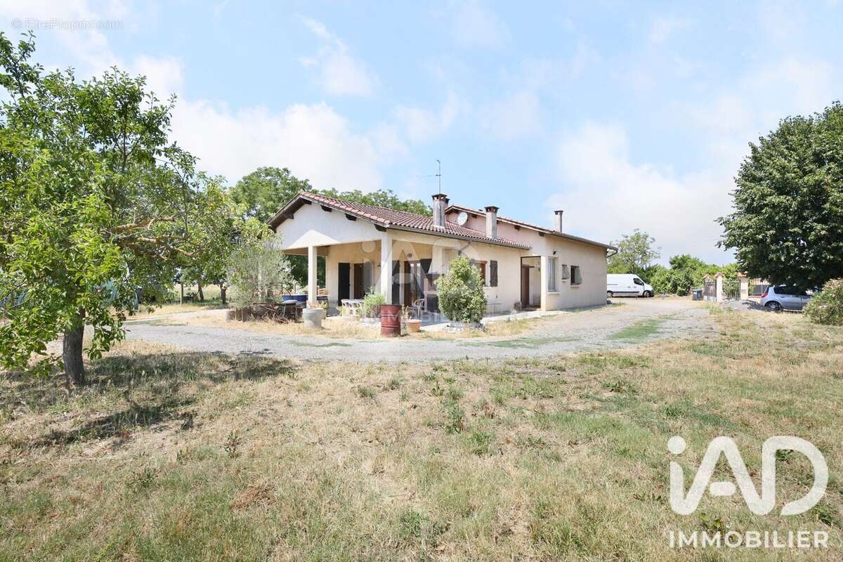 Maison 137 m² à Saint-Jory  - photo 2