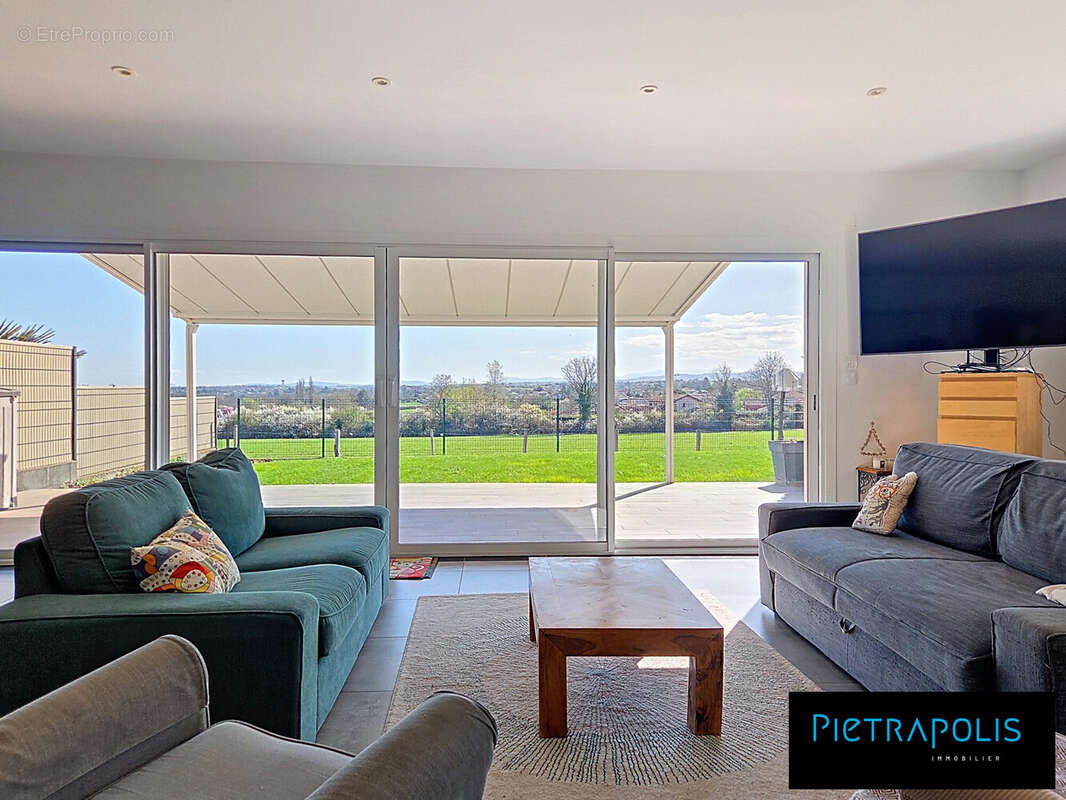 Maison à GREZIEU-LA-VARENNE