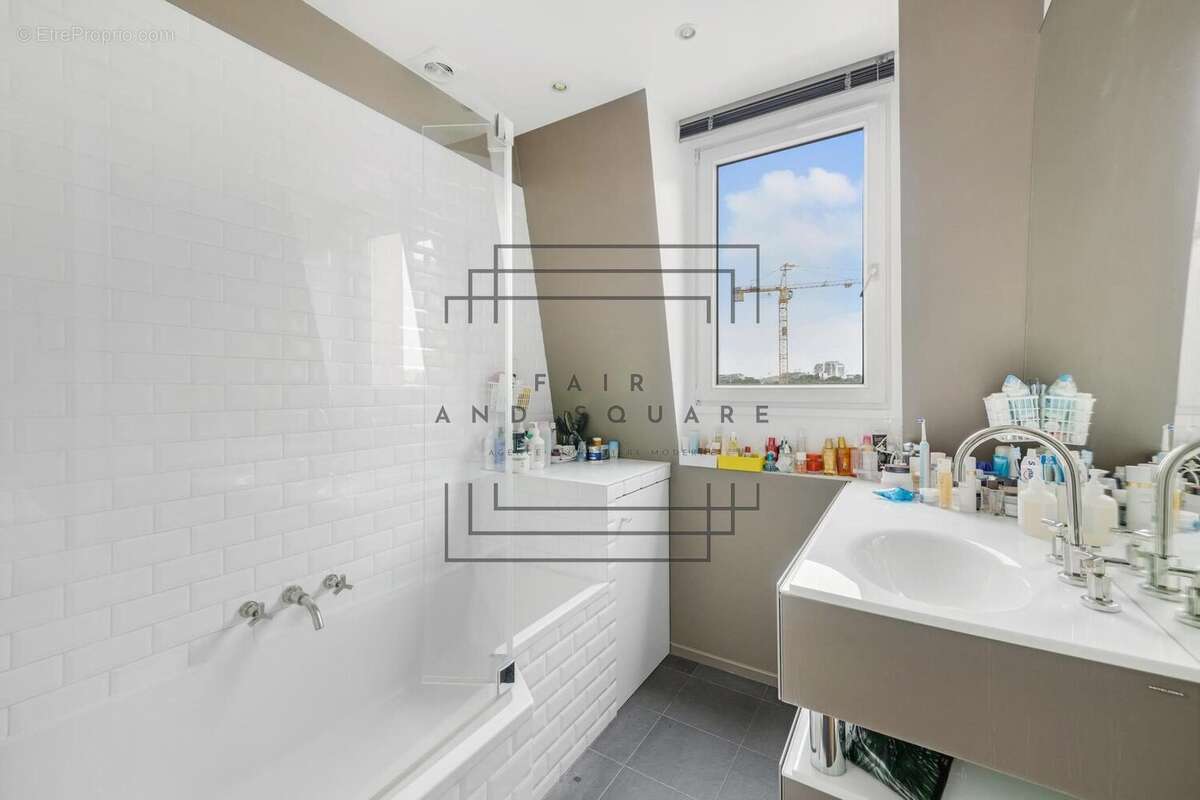 Appartement à NEUILLY-SUR-SEINE