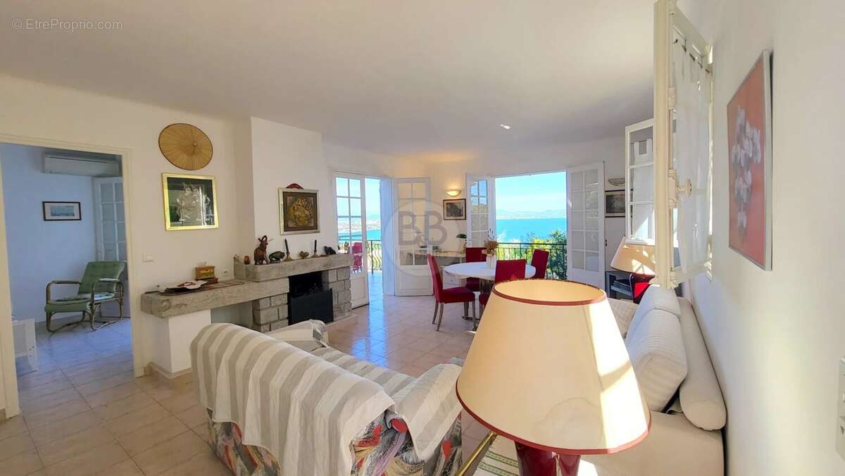 Maison à LES ISSAMBRES