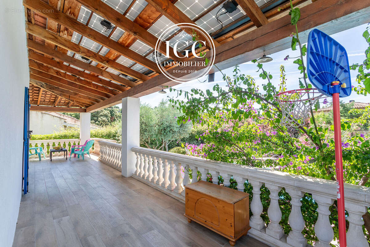 Maison t4 - 113 m² - piscine - garage - mont d'or - hopital nord - 458 m² terrain - photo 11