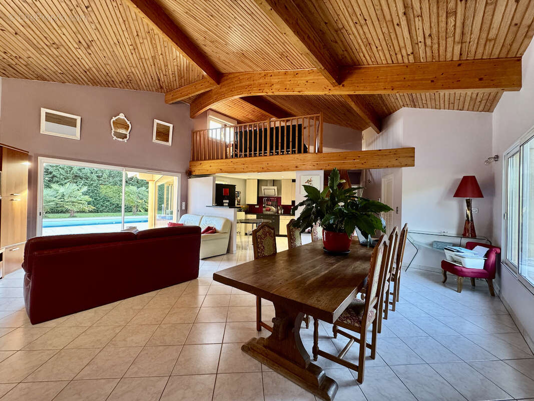 Maison à SAINT-ETIENNE-DE-FOUGERES