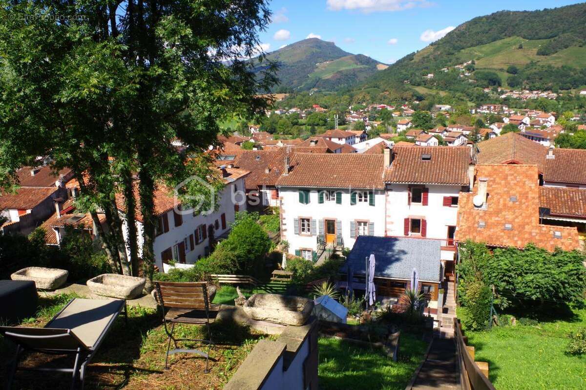 Commerce à SAINT-JEAN-PIED-DE-PORT