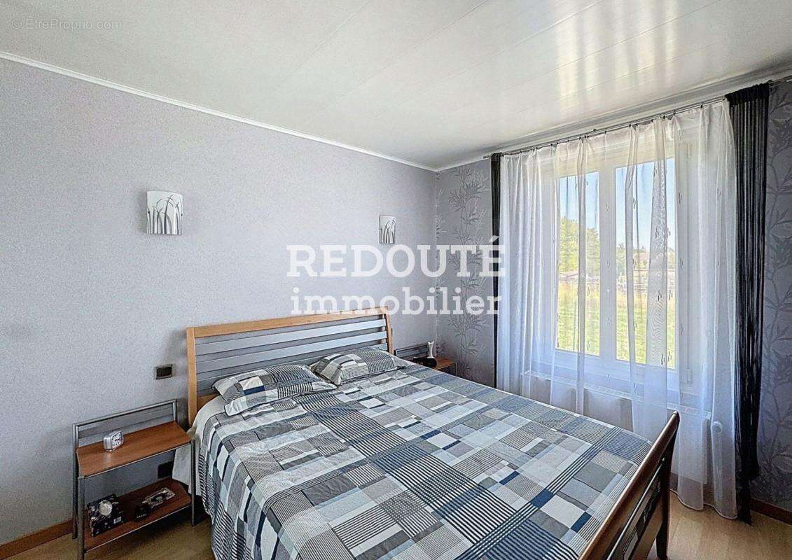 Maison à LA NEUVILLE-AUX-LARRIS