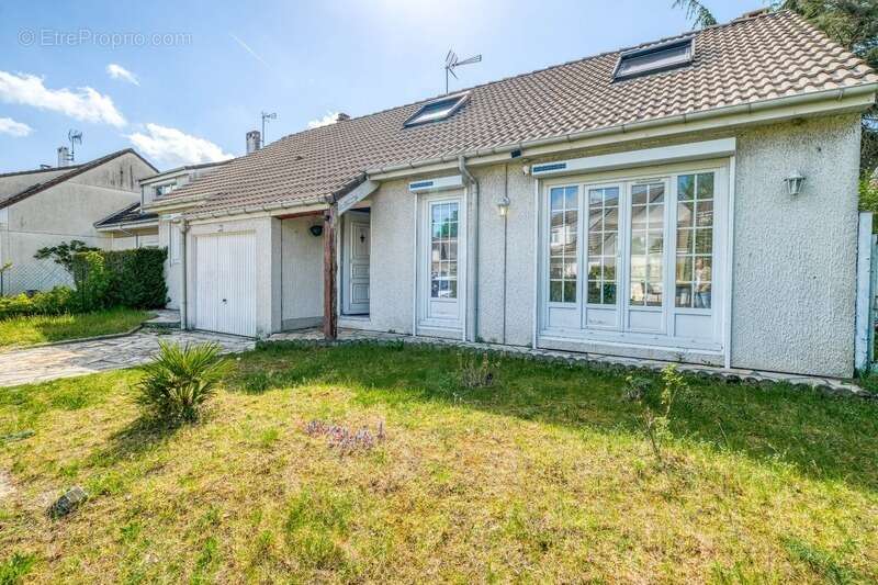 Christophe Michaudelle – EXCLUSIVITE CAPIFRANCE - vous propose à MEAUX proche de toutes commodités à pied : maison - 6 pièces -  - photo 2