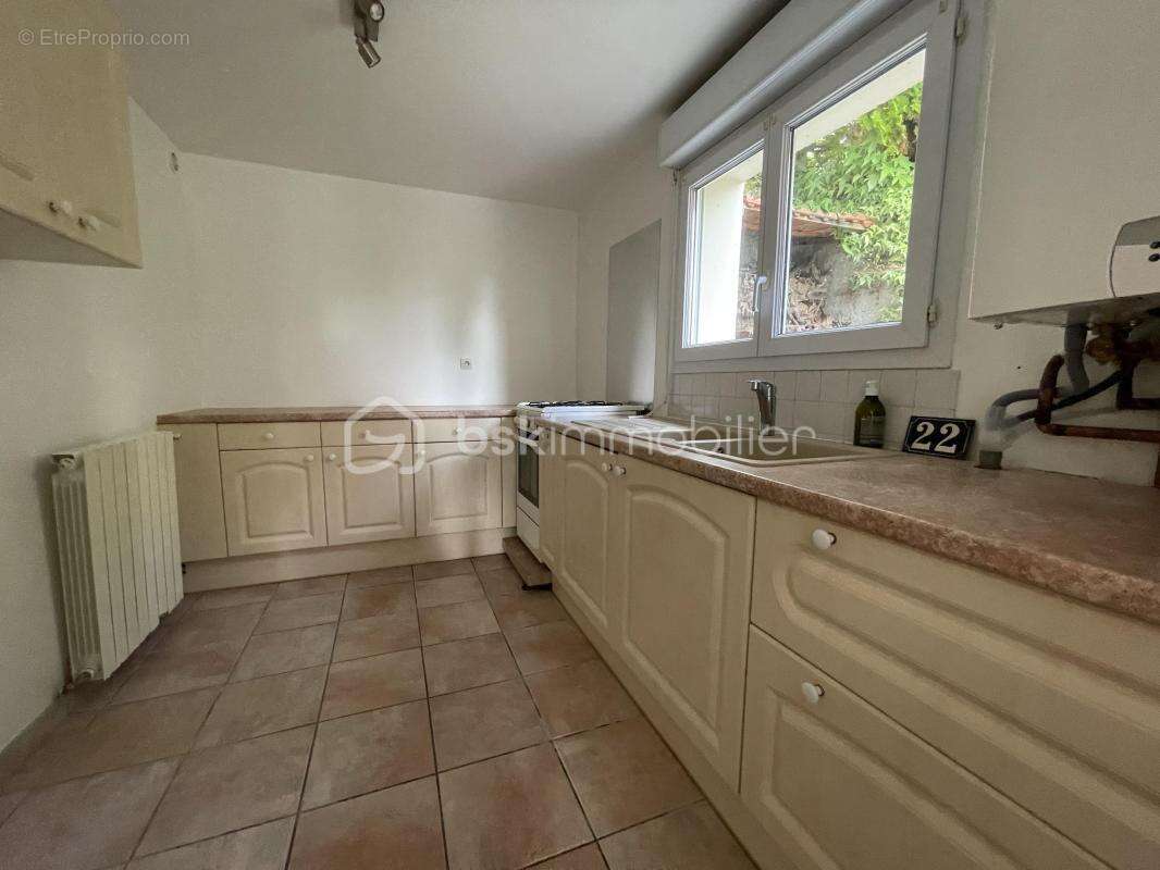 Maison à CONDE-SAINTE-LIBIAIRE