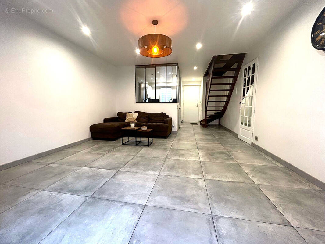 Maison à VERT-SAINT-DENIS