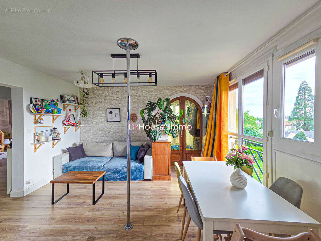 Appartement à SAINT-CYR-SUR-LOIRE