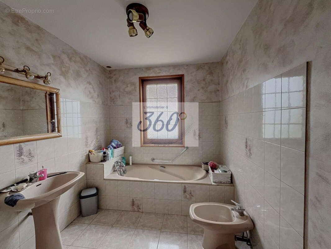 Maison Familiale aux portes de Louhans : élégante propriété familiale aux volumes remarquables et fort potenti - photo 9