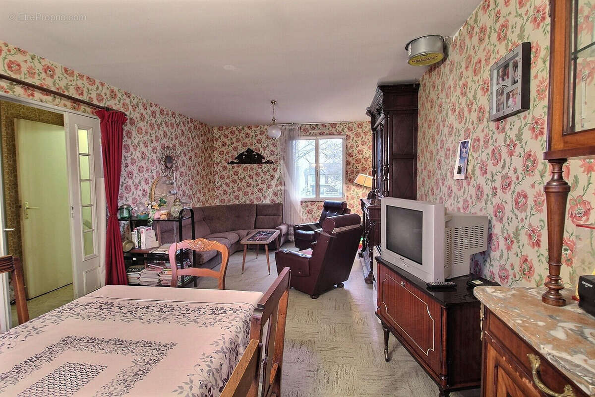 Maison à LE MESNIL-SAINT-DENIS