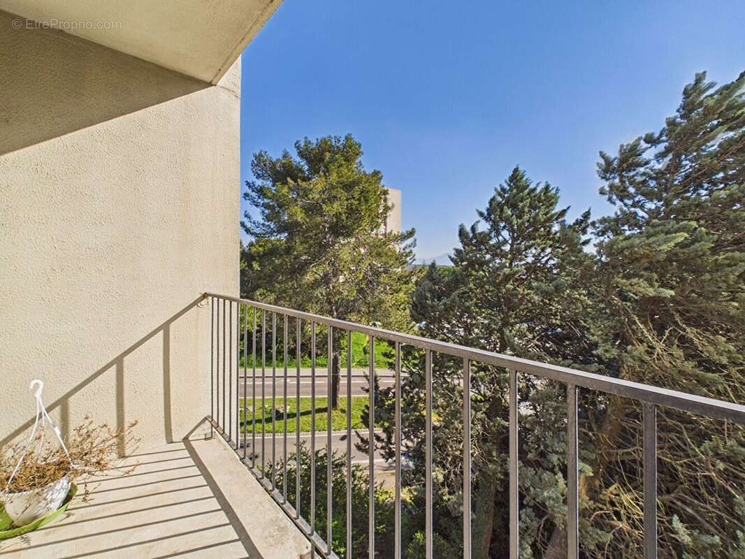 Appartement à VILLENEUVE-LES-AVIGNON