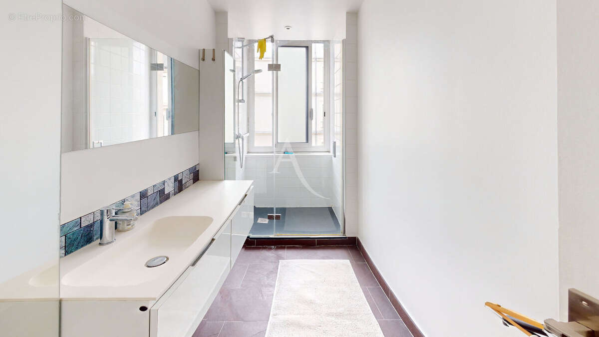 Appartement à PARIS-10E