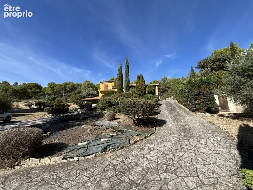 Belle villa traditionelle en colline sur 5500 m2 de terrain - photo 16