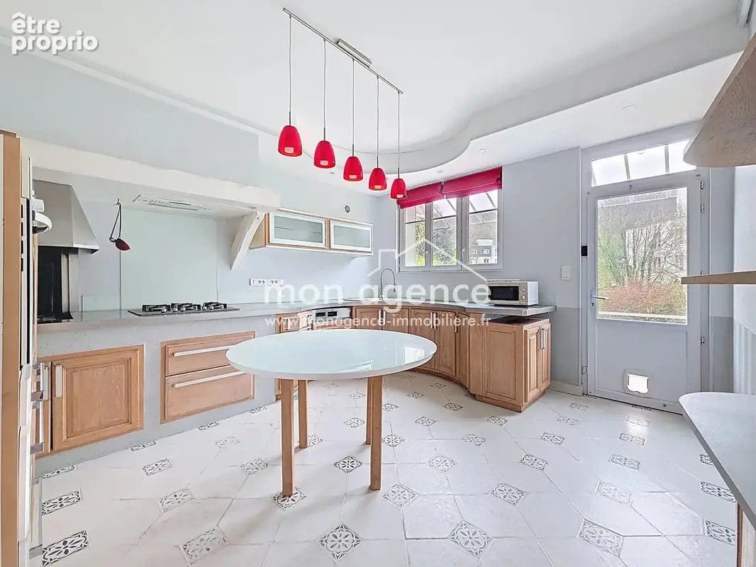 Propriété bourgeoise de caractère – Parc arboré de 2 437 m² – Environnement privilégié - photo 6