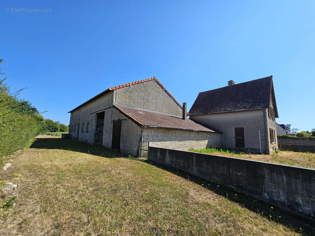 Maison - 3 chambres - Dépendances - Terrain - photo 13
