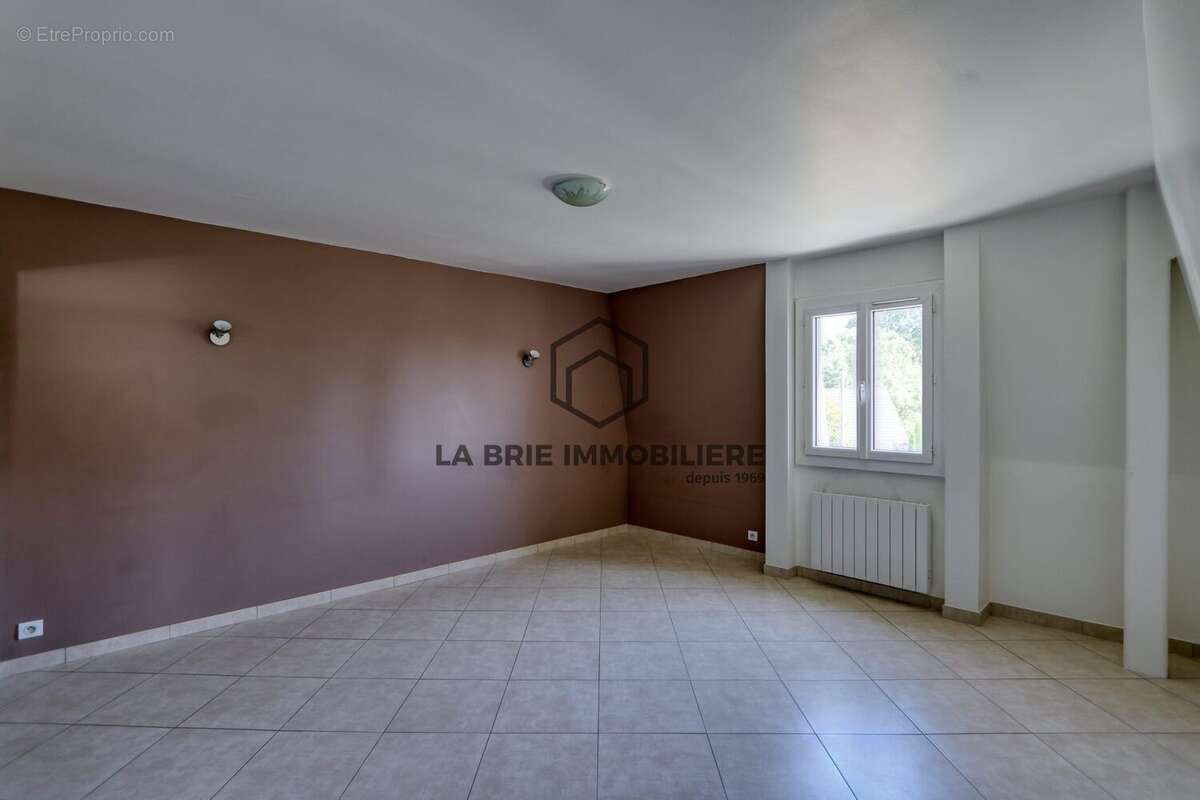 Appartement 49 m² à Mandres-Les-Roses  - photo 5