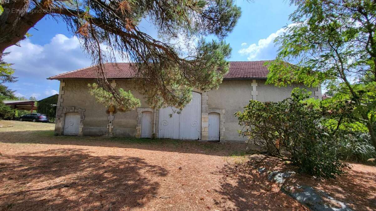 Ancienne fermette : maison  122 m² et grange  420 m² sur parcelle de 3ha environs à la campagne - photo 2