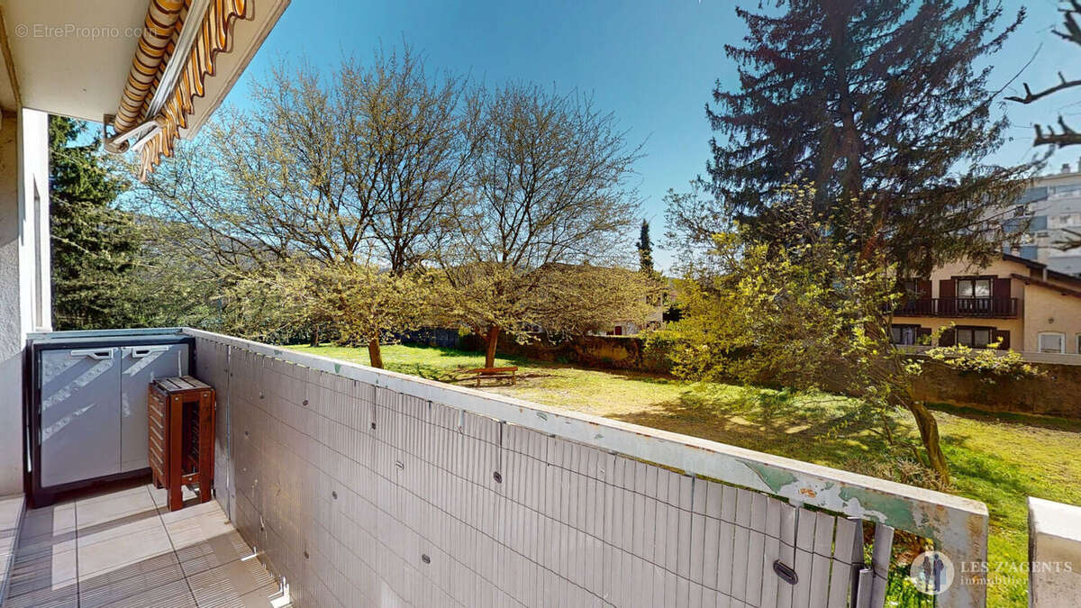 Appartement à SAINT-MARTIN-D'HERES