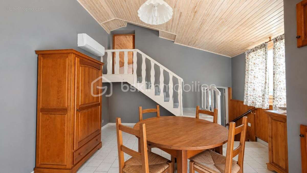 Maison traditionnelle avec très belle vue, grands volumes et terrain de plus de 2 000 m² - photo 26