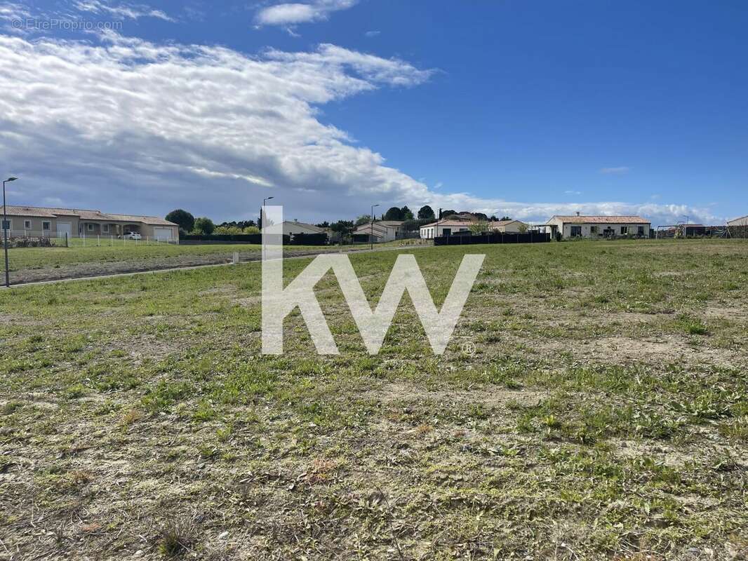 Terrain à VILLENEUVE-LES-MONTREAL