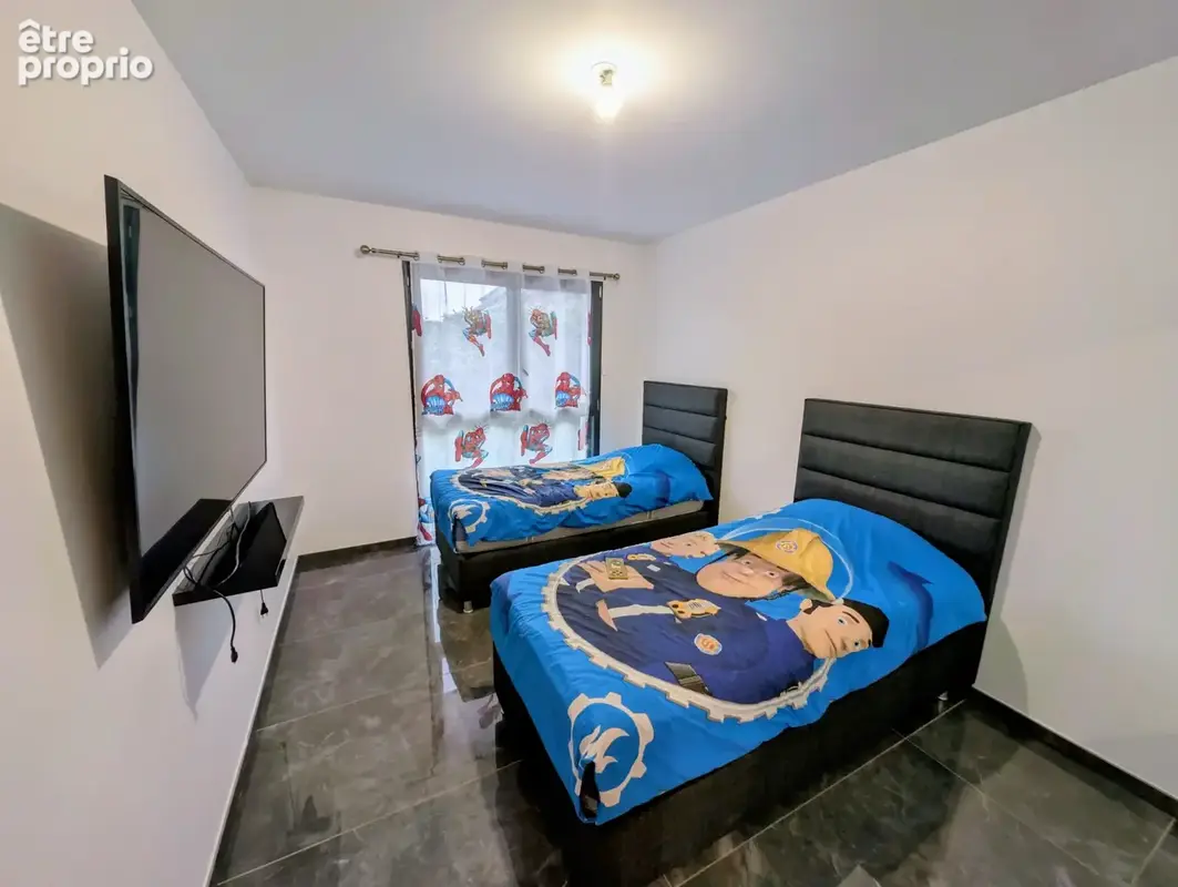 Maison contemporaine 240 m2 avec piscine, T2 indépendant et garage - photo 6