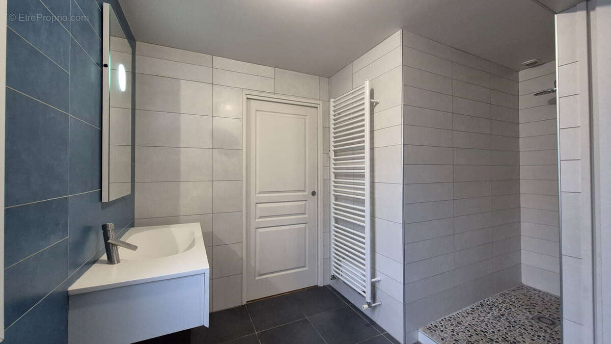 Maison à ENTRAYGUES-SUR-TRUYERE