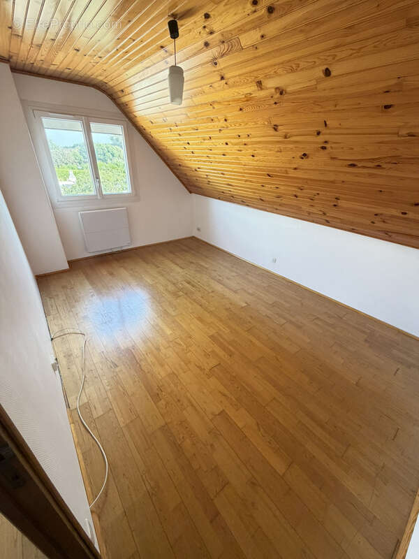 VAUX-SUR-SOMME   Pavillon individuel avec véranda, sous-sol complet et terrain de 1 027 m2 - photo 11