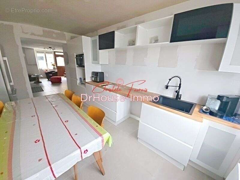 Maison à SAINT-GEORGES-DE-REINTEMBAULT