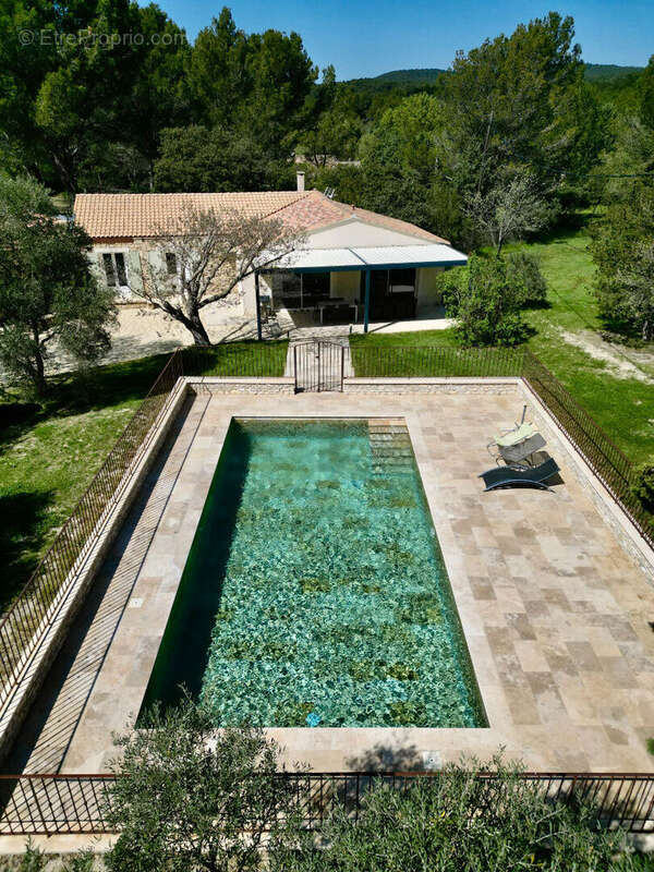 Maison à L&#039;ISLE-SUR-LA-SORGUE