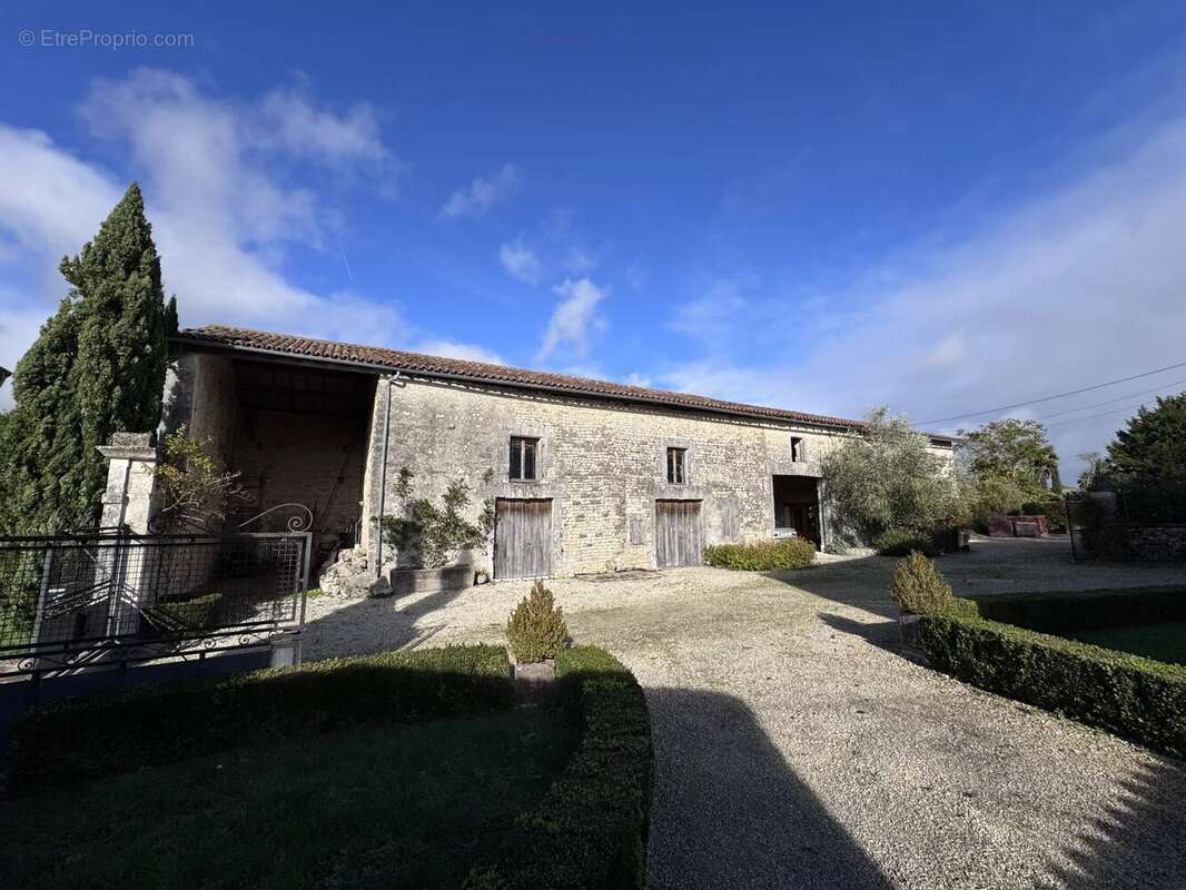 Maison à GENAC