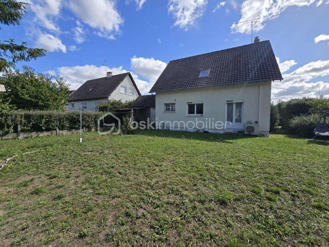 Maison à LA CHAPELLE-SAINT-MESMIN