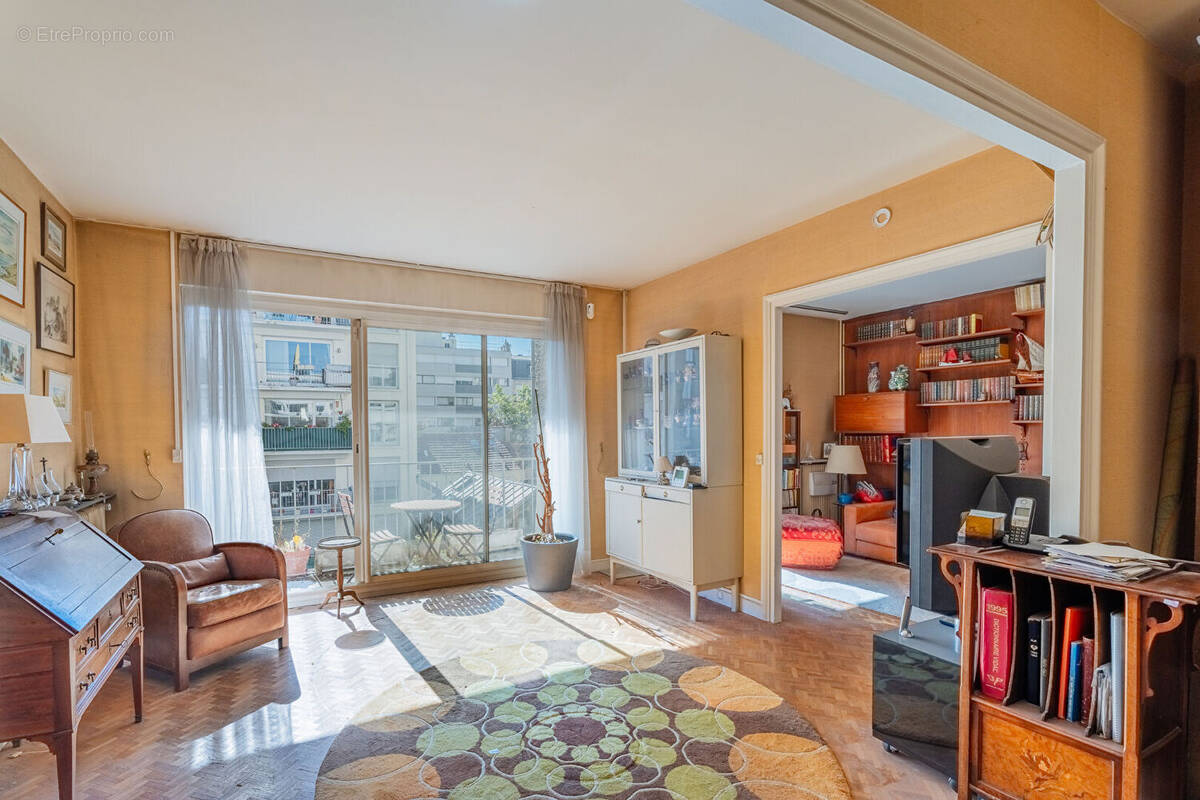 Appartement à PARIS-15E