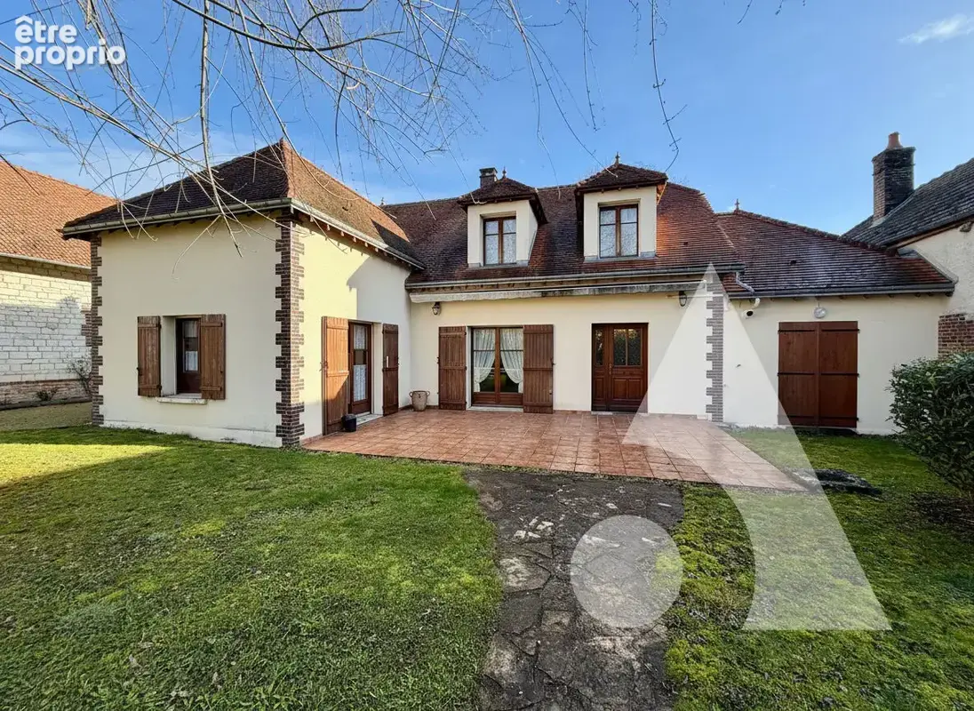 Maison Bouilly 8 pièce(s) 185,80 m2 5 chambres - photo 1