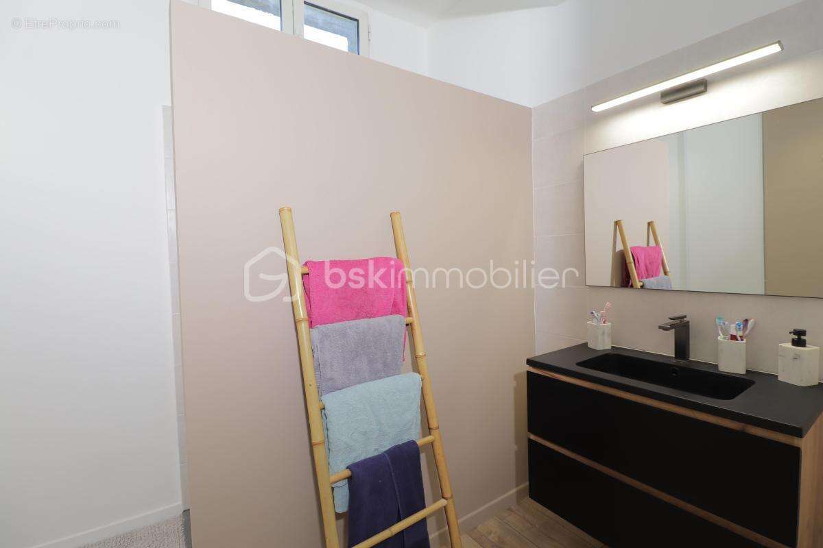 Maison à SAINT-LAURENT-D'AIGOUZE