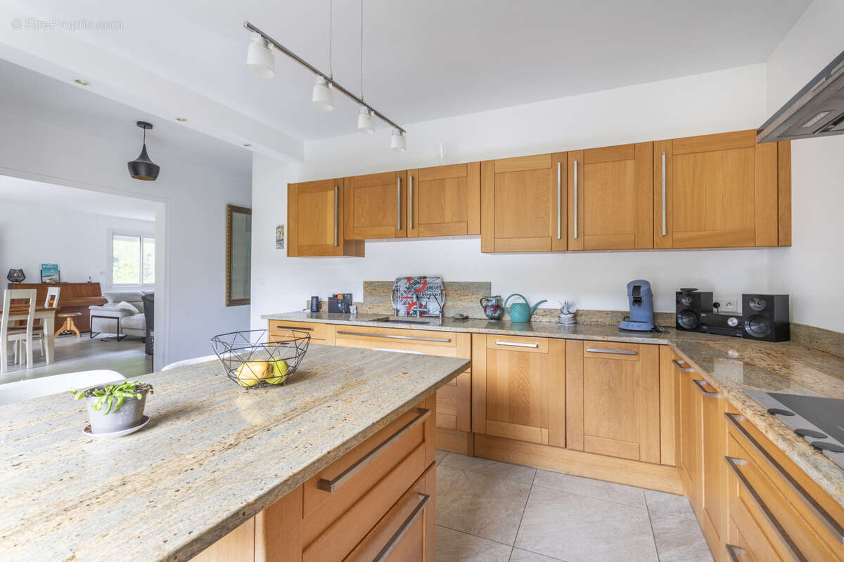 Maison à SIMIANE-COLLONGUE